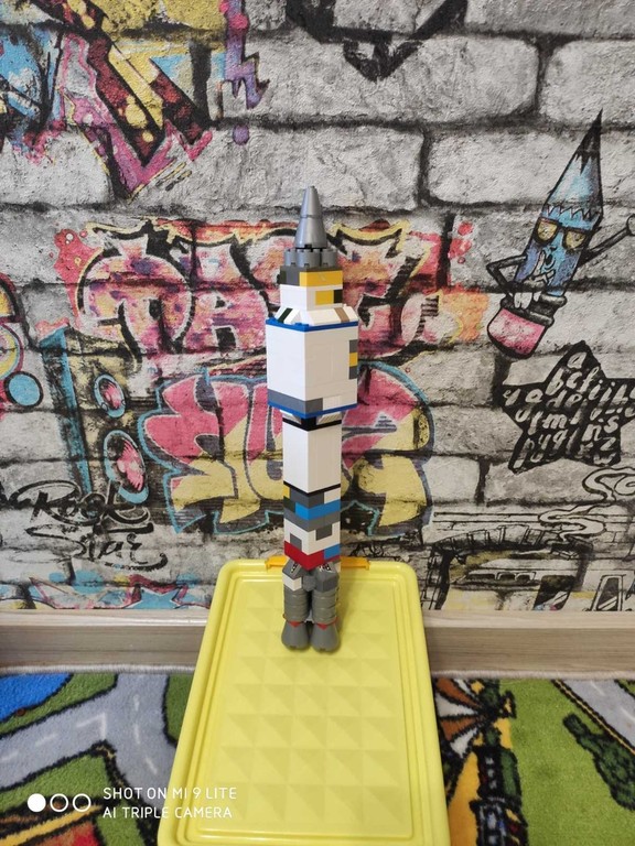 Модель ракеты из лего